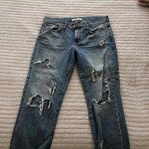 Cute and trendy Zara boyfriend jeans